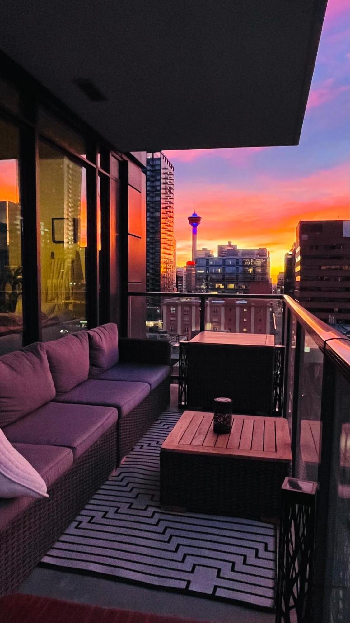 Luxury Dt, 2 Bedroom Deal, Private Balcony, Full Kitchen, Gym - Free Parking YYC Buitenkant foto