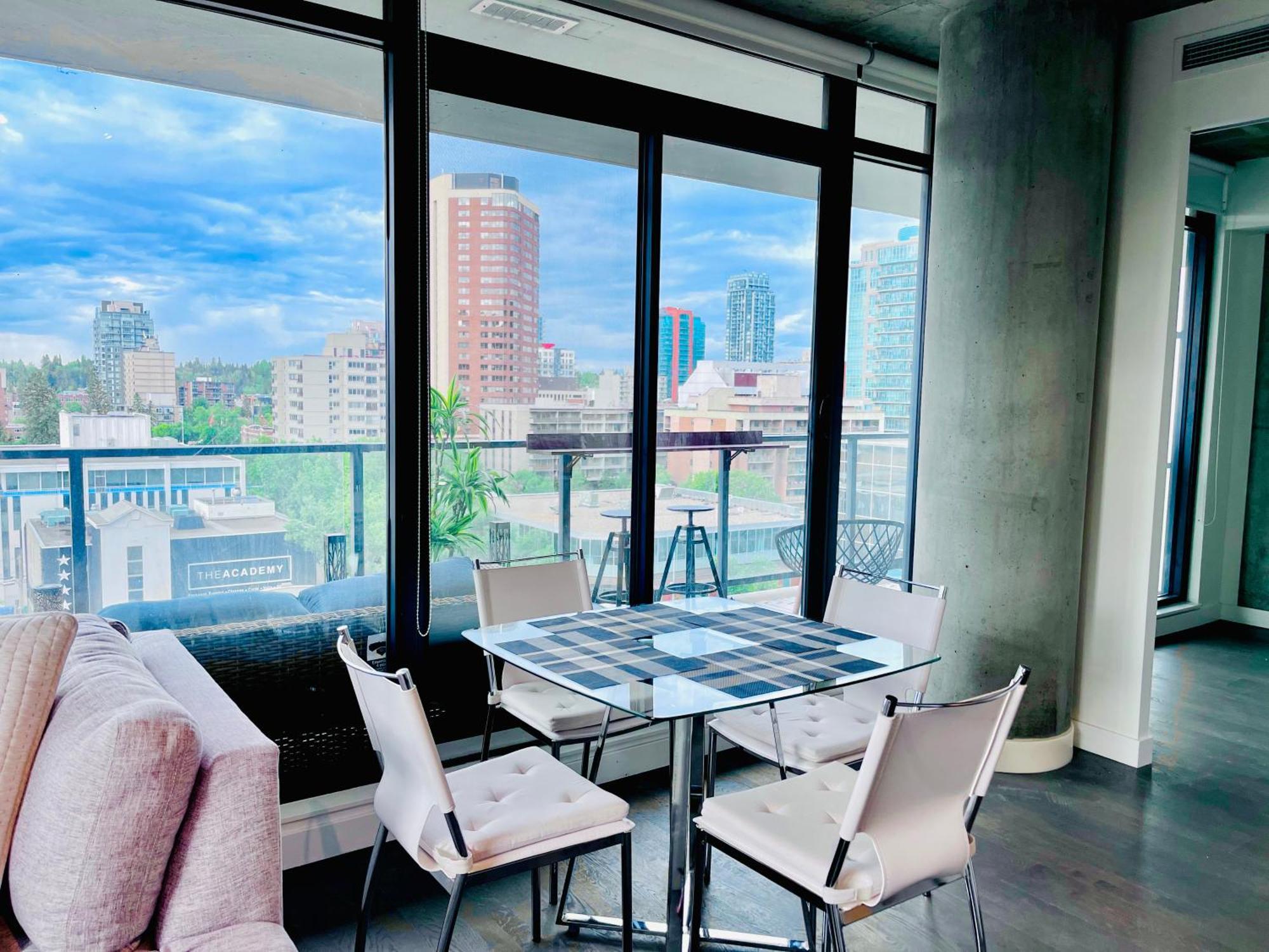Luxury Dt, 2 Bedroom Deal, Private Balcony, Full Kitchen, Gym - Free Parking YYC Buitenkant foto