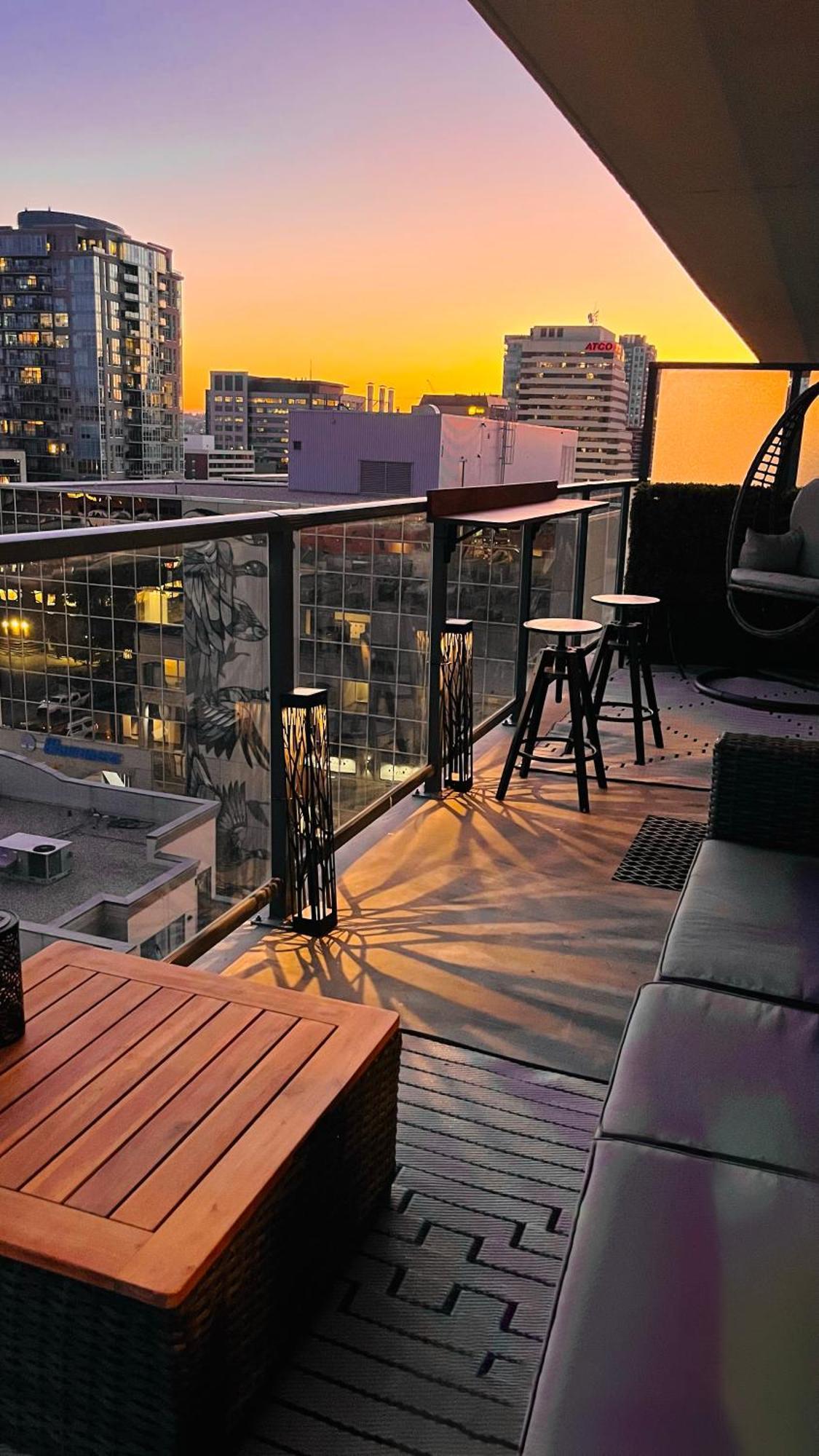 Luxury Dt, 2 Bedroom Deal, Private Balcony, Full Kitchen, Gym - Free Parking YYC Buitenkant foto