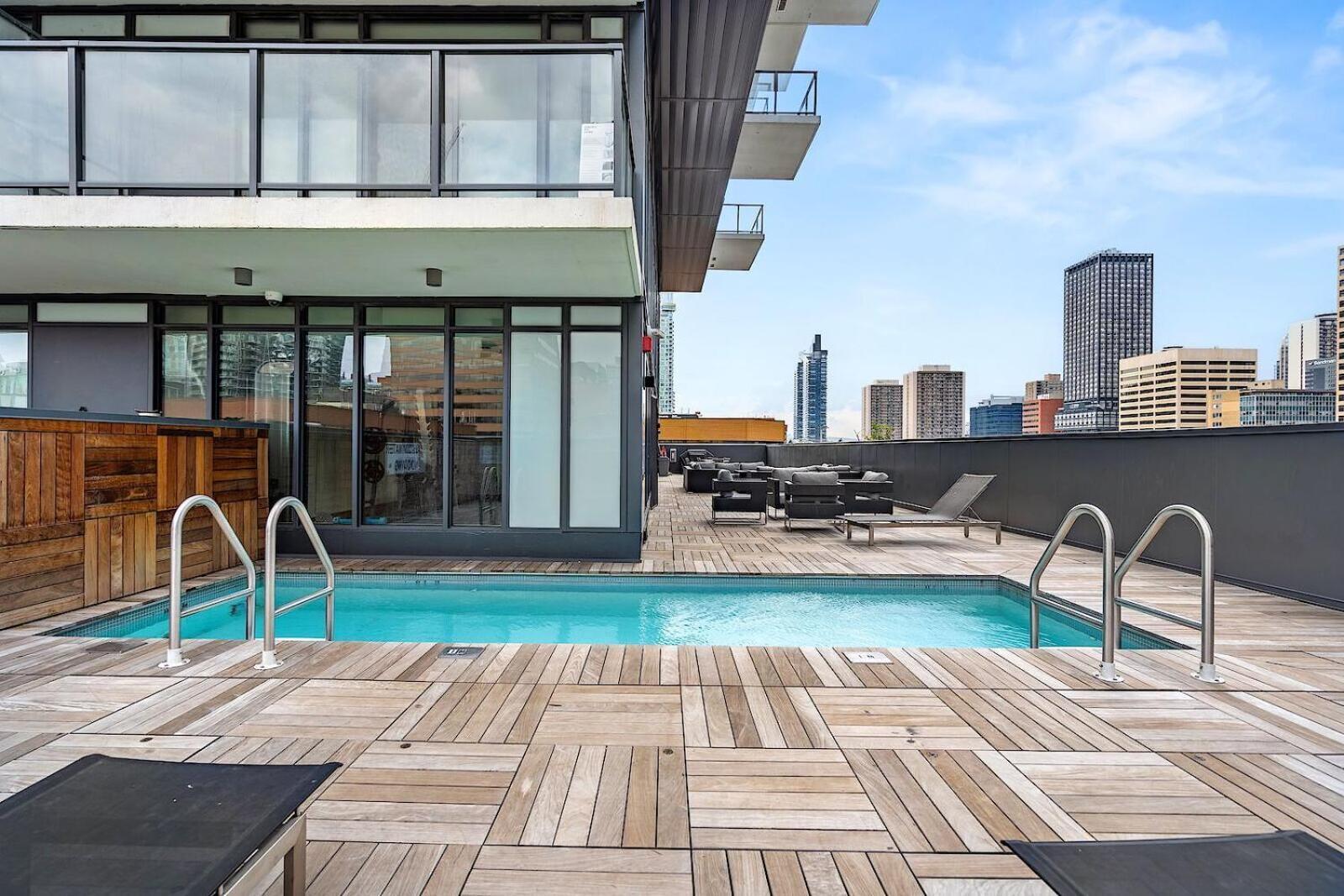 Luxury Dt, 2 Bedroom Deal, Private Balcony, Full Kitchen, Gym - Free Parking YYC Buitenkant foto
